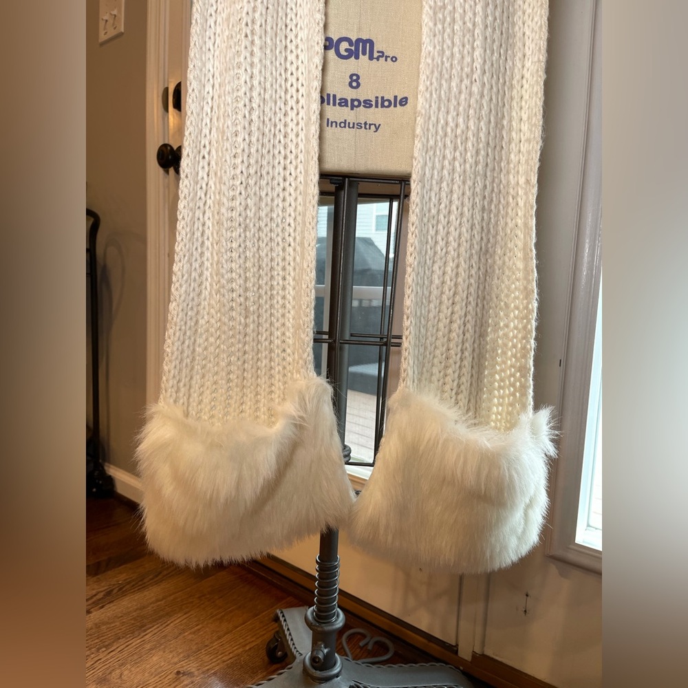 Cream Chunky Knit Scarf Faux Fur Pocket Ends Cozy Winter Wrap - Picture 3 of 6